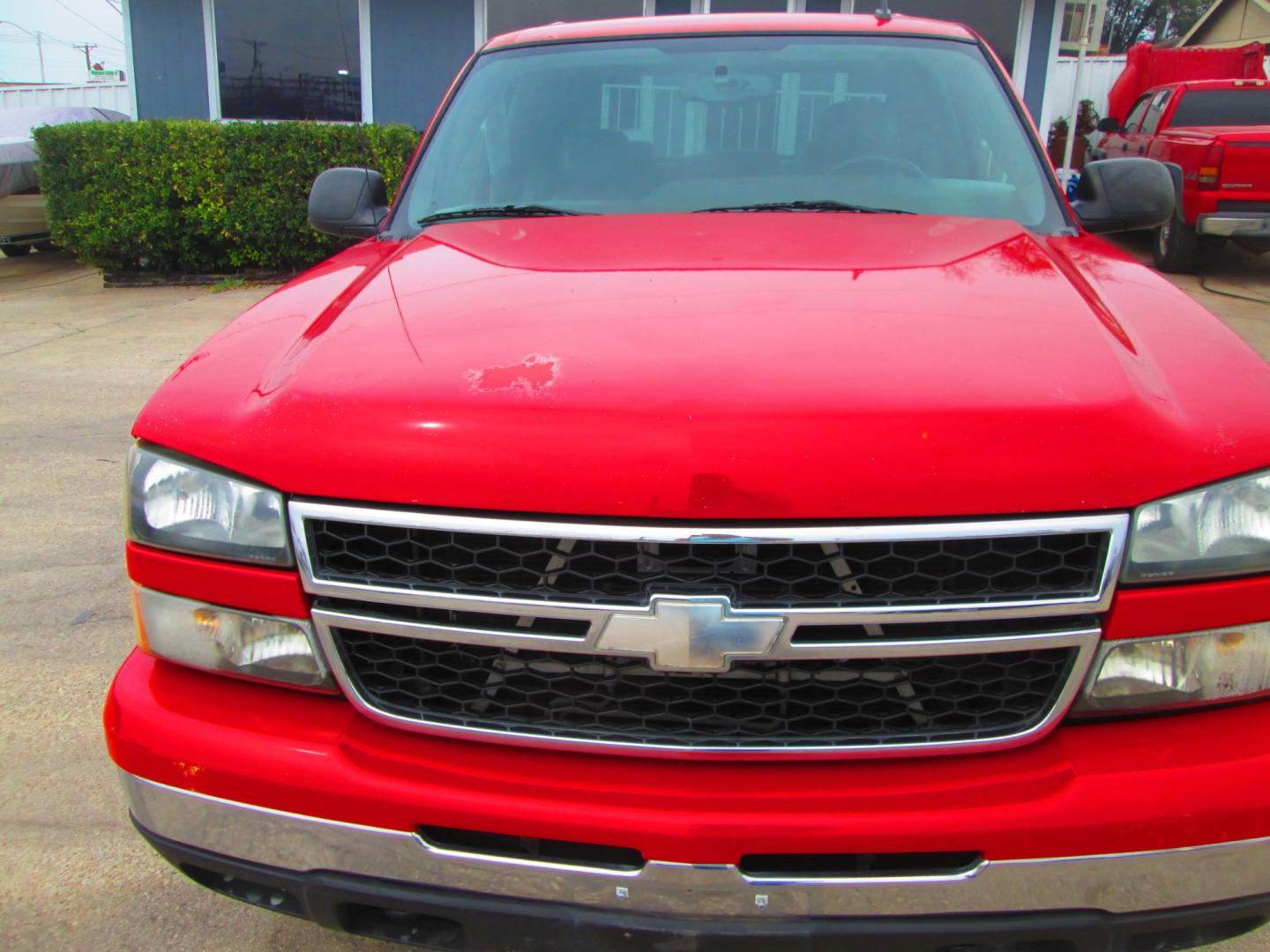 2007 RED Chevrolet Silverado 1500 (2GCEK13Z771) , located at 1815 NE 28th St., Fort Worth, TX, 76106, (817) 625-6251, 32.795582, -97.333069 - Photo#1